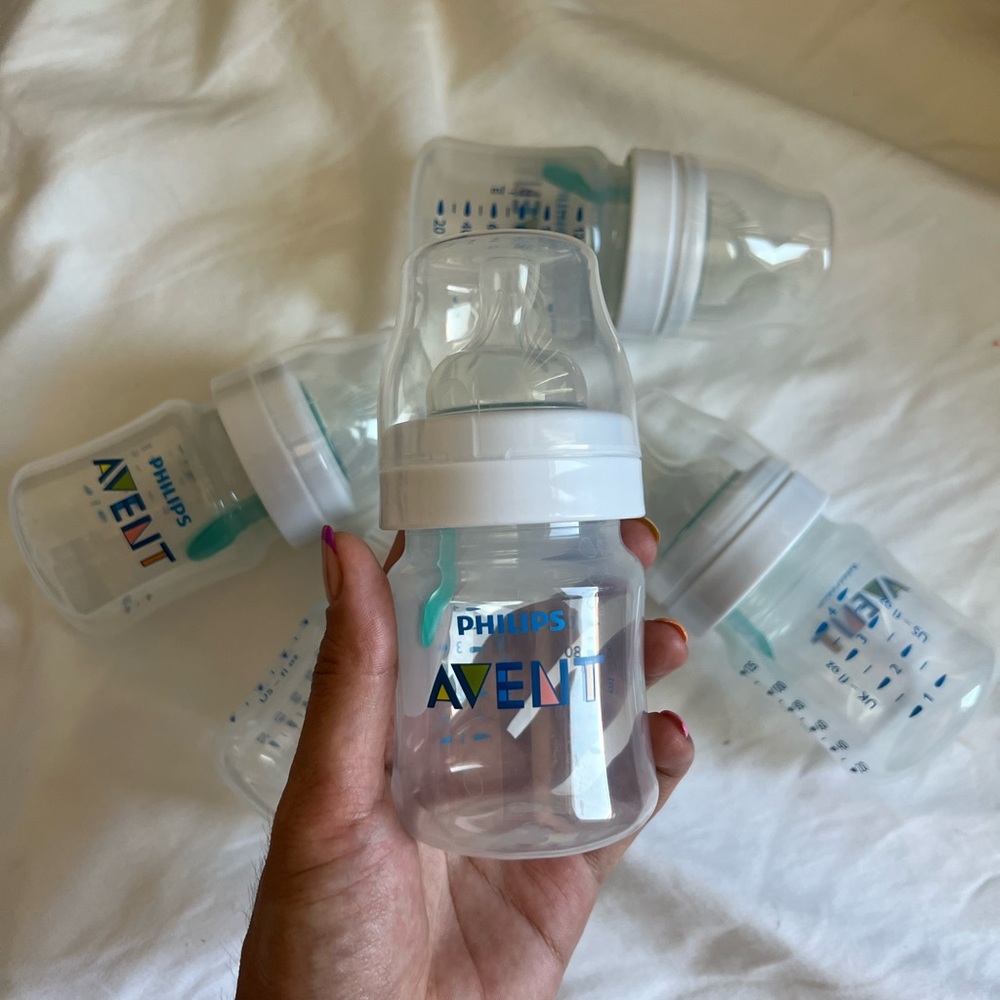 Philips AVENT Anti-Colic Baby Bottles with AirFree Vent, 4oz brandnew